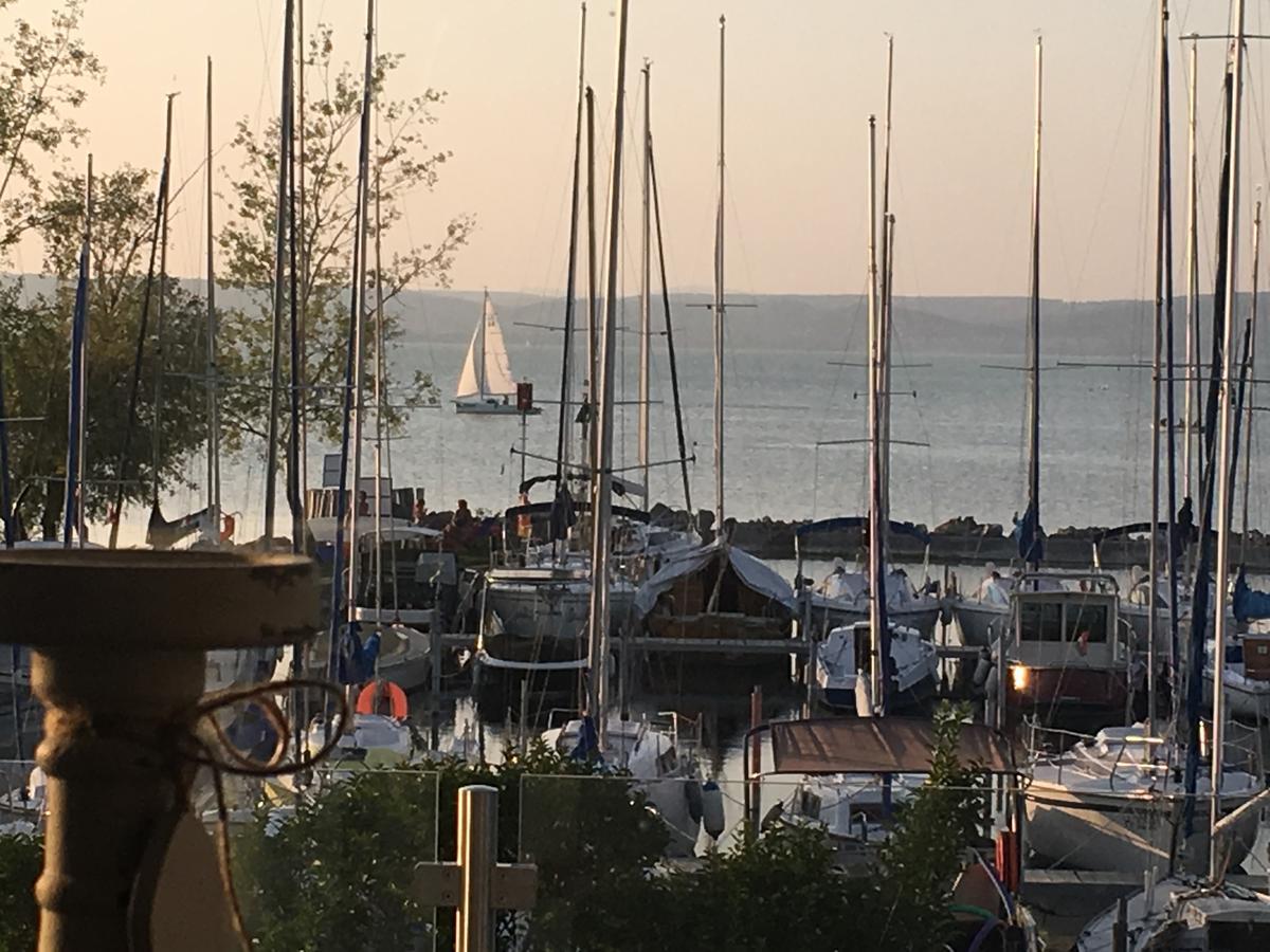Calypso Lakeside Rooms & Lux Apartments Siófok Exteriér fotografie