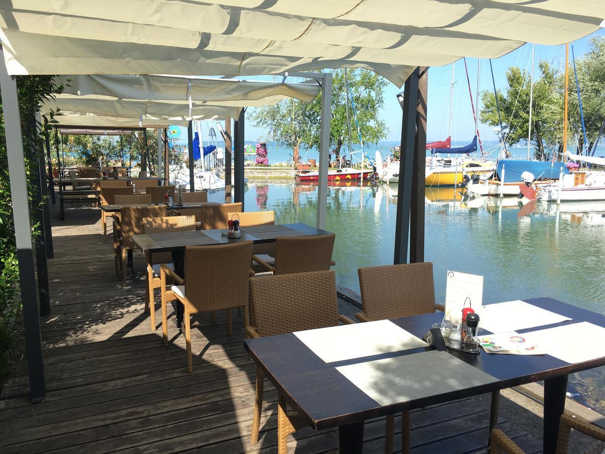 Calypso Lakeside Rooms & Lux Apartments Siófok Exteriér fotografie