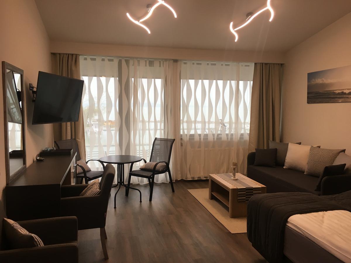 Calypso Lakeside Rooms & Lux Apartments Siófok Exteriér fotografie