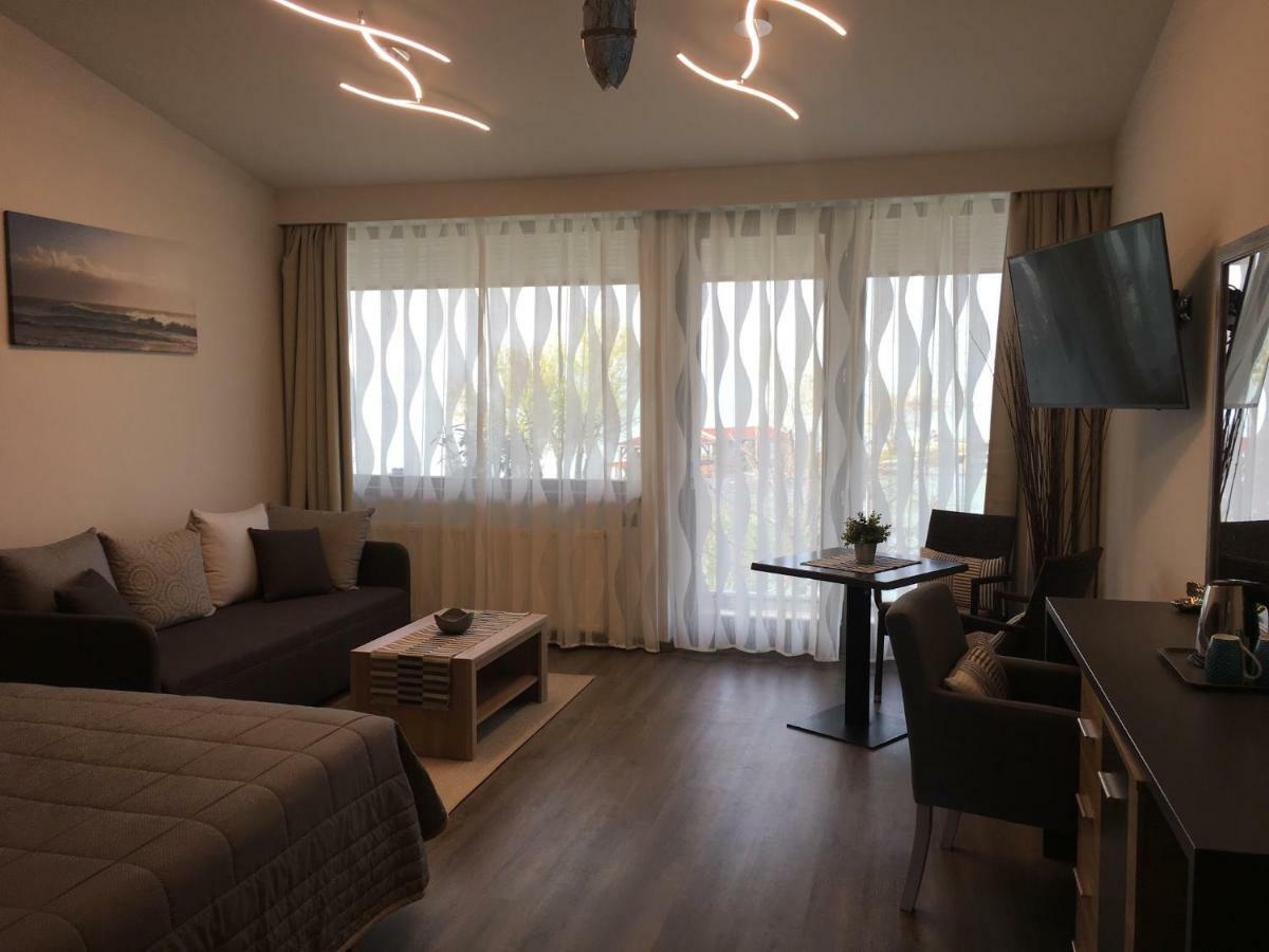 Calypso Lakeside Rooms & Lux Apartments Siófok Exteriér fotografie